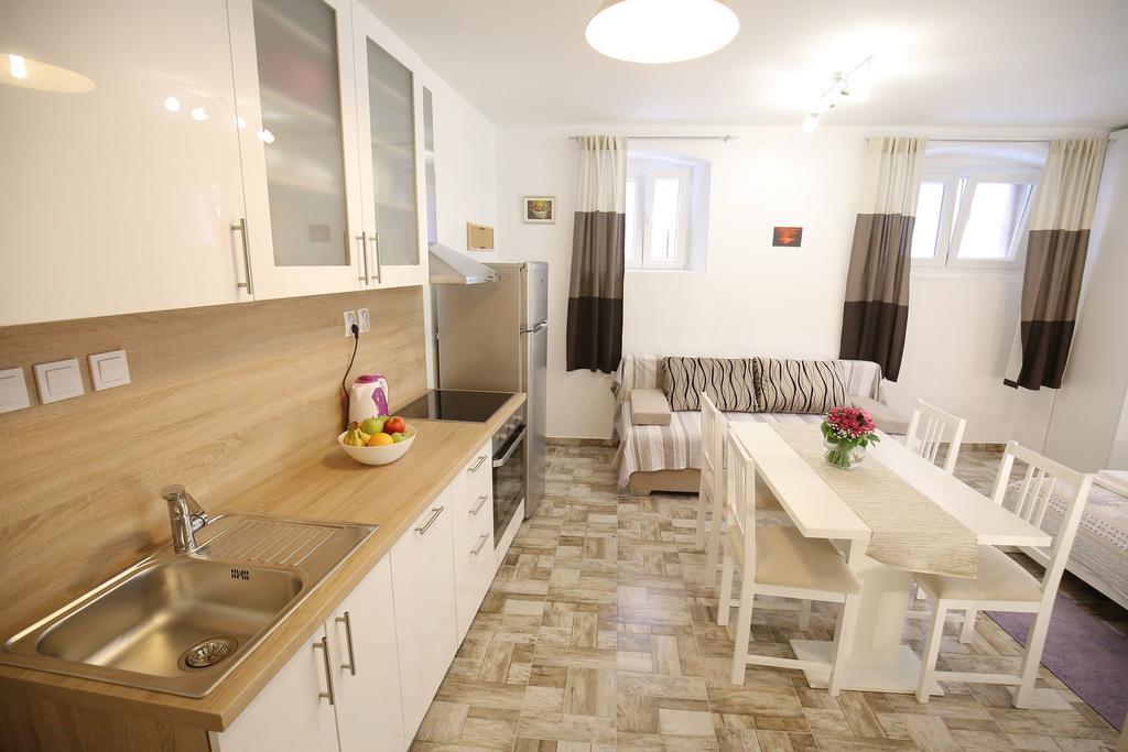 Studio Apartment Laura ซาดาร์ ภายนอก รูปภาพ