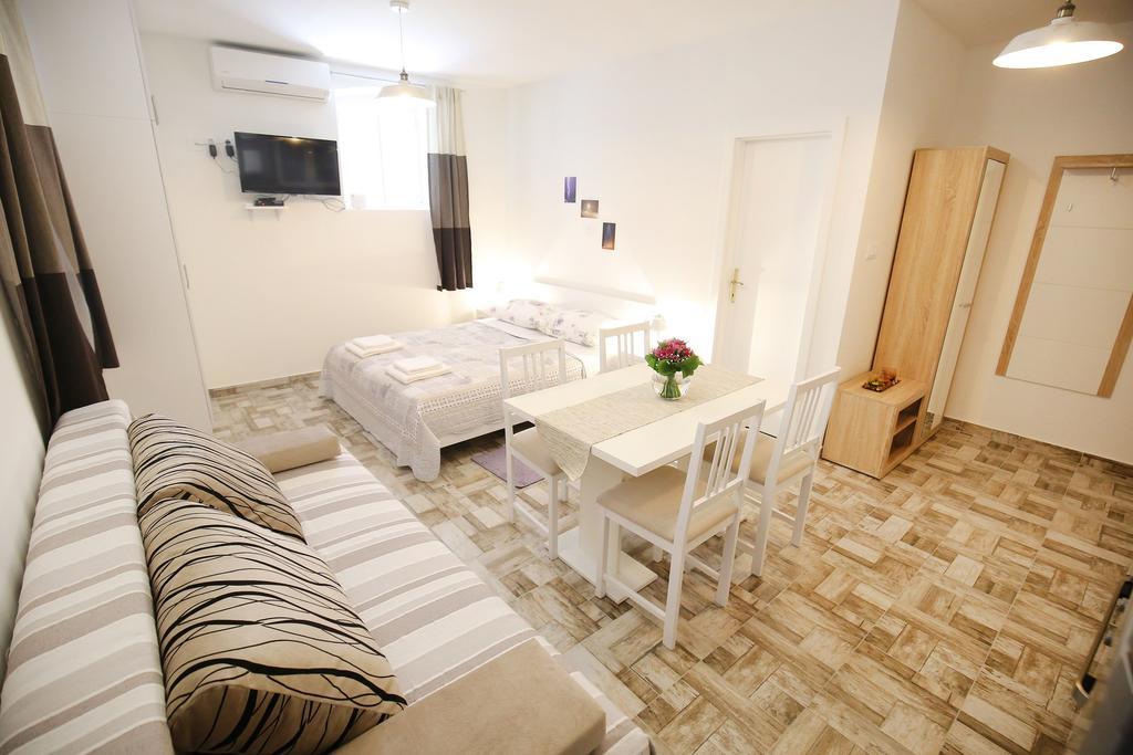 Studio Apartment Laura ซาดาร์ ภายนอก รูปภาพ