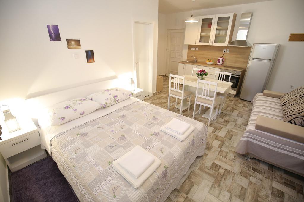 Studio Apartment Laura ซาดาร์ ภายนอก รูปภาพ