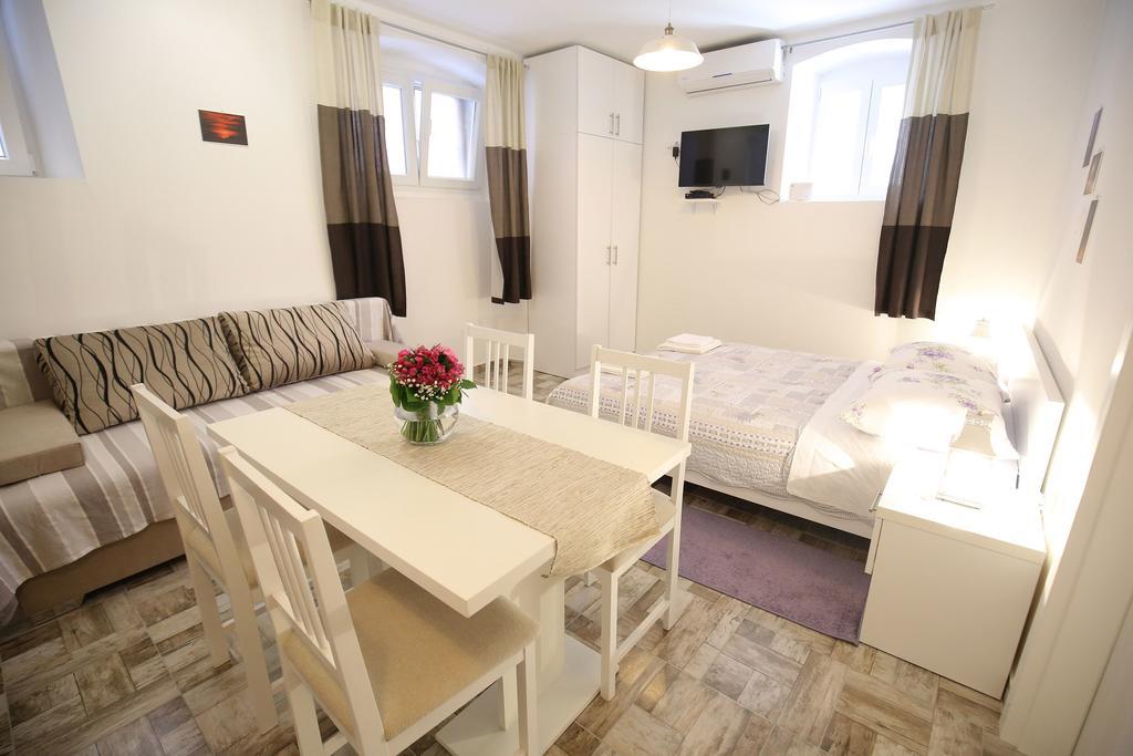 Studio Apartment Laura ซาดาร์ ภายนอก รูปภาพ