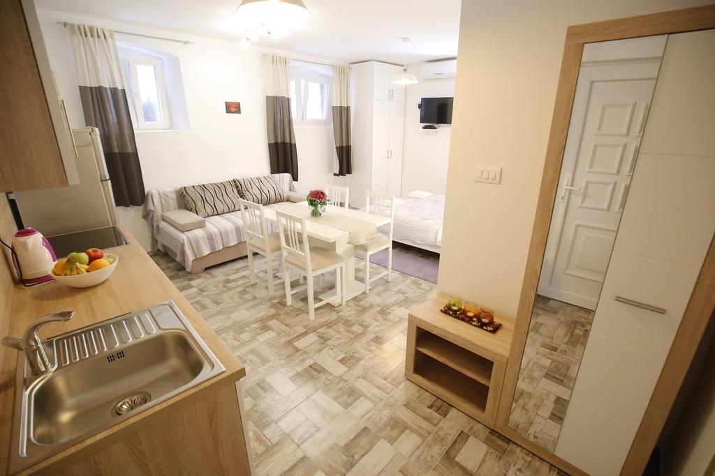 Studio Apartment Laura ซาดาร์ ภายนอก รูปภาพ