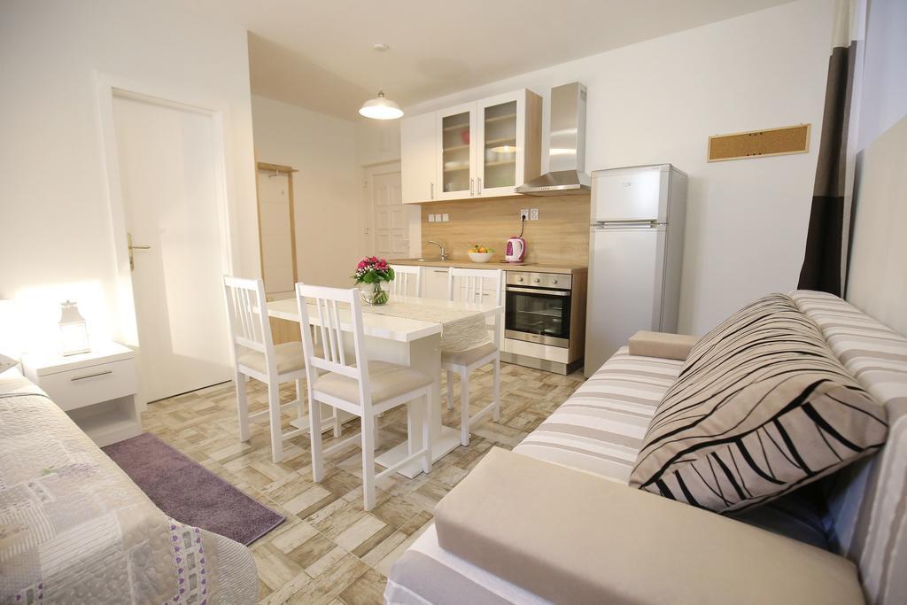 Studio Apartment Laura ซาดาร์ ภายนอก รูปภาพ